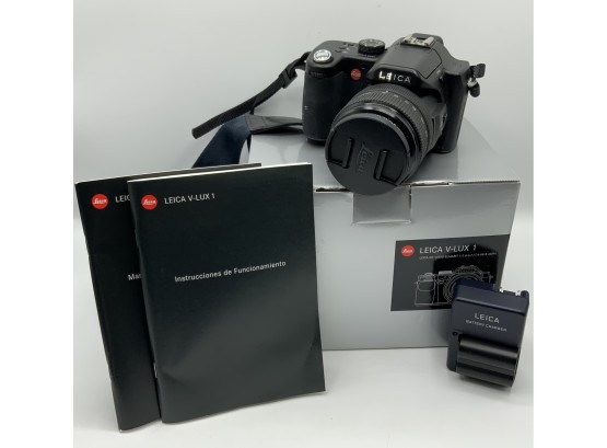 Leica V-LUX 1 Camera W/box