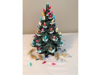 Vintage-functioning Light Up Table Top Ceramic Christmas Tree