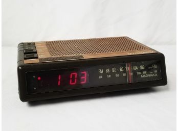Vintage Magnavox AM/FM Radio Alarm Clock D3620