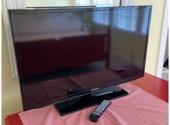Samsung 32' TV With Remote Control Model:UN32EH5000F