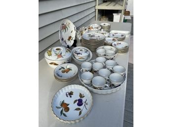 Incredible Evesham Collection By Royal Worcester - Over 50 Pieces - No Chips Or Cracks