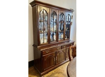 Dining Room Hutch  With 2 Double Doors Excellent Condition
