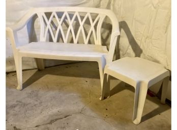 Rubbermaid 2 Seater Bench And Small Table