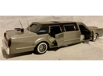 Lincoln Stretch Limousine Majorette 1/32 Scale