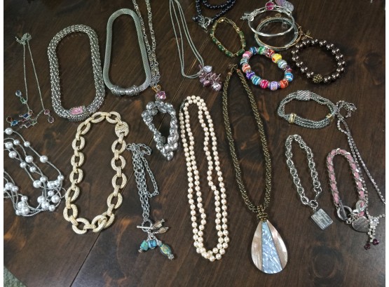 Huge Lot Of All Great Quality Costume Jewelry - All Bracelets & Necklaces - ALL FOR ONE BID - Great Lot !