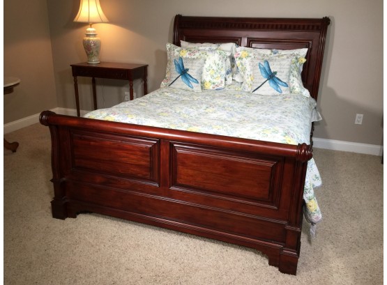 Gorgeous Mahogany Sleigh Bed - COMPLETE BED - Mattress / Box / Linens  Pillows - INCREDIBLE COMPLETE BED !