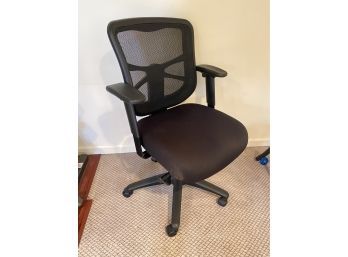Black Meshback & Fabric Adjustable Desk Chair On  Wheels - 20'w  X 20'D X 40'H