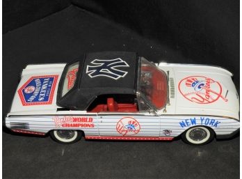 RETIRED 1/24 Danbury Mint 1961 Ford Thunderbird New York Yankees Team Diecast Car Highly Detailed