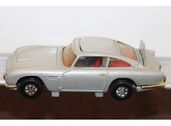 Old Corgi JAMES BOND Aston Martin Toy Car With Figures
