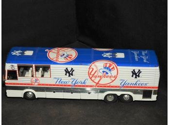 RETIRED Danbury Mint New York Yankees Team Diecast Bus HIGHLY DETAILED
