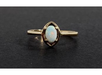 Vintage 10K Yellow Gold & Opal Ring