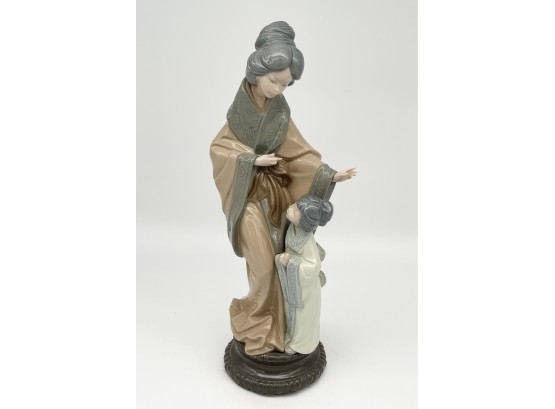 Lladro Tall Asian Mother And Child
