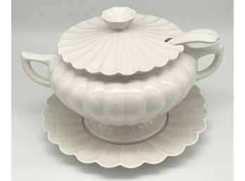 Calif USA 0609 Soup Tureen 15' Wide With Ladle