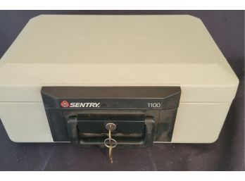Sentry Safe / Money Box 1100 With Keys