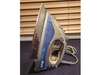 Shark Iron - Vertical Steam / Anti Drip