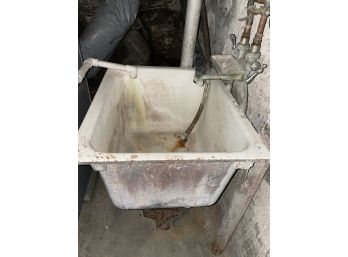 A Vintage Cast Iron Utility Sink 24' X 20' 13' Deep
