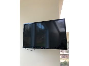 A 28' LG TV With Wall Mount Bracket