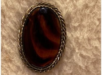 Vintage Large Oval Gold Tone Pin/Pendant With Tiger's Eye Stone Signed Lisa