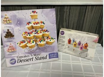 Wilton Cupcake Stand And Decorating Bag Holder