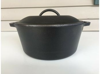 Vintage Lodge Cast Iron Dutch Oven Pot With Lid # 8. 10 1/4'. Camping And Cooking. Excellent Condition.