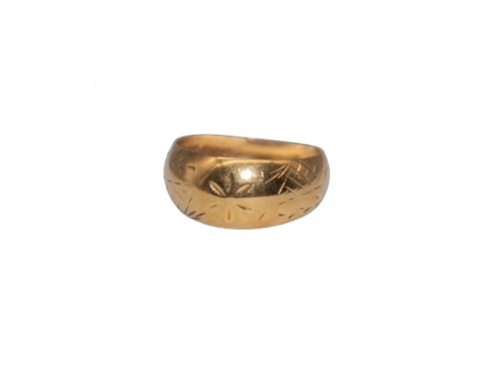 18k Yellow Gold Ring - Size 7.75