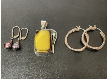 Lovely Trio Of Precious Sterling Silver Earrings & Pendant