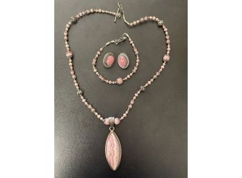 Lovely Fine Quality Jewelry With Pretty In Pink Stones