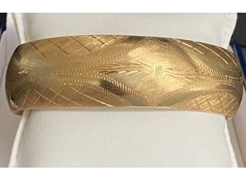 Vintage Large 14K Yellow Gold Textured Etched Hinged Bangle Bracelet 31 Gram Weight ( READ Description)
