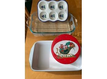 Vintage Holiday-themed Bakeware
