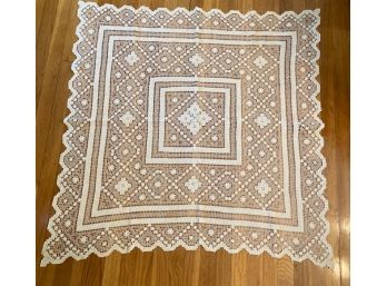 Vintage Detailed Lace Table Covering
