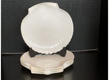 Set Of Four (4) Vintage White Milk Glass Shell Shaped Dinner Plates 12 Inches In Diameter