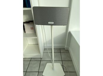 White Sonos Play 3 On Stand
