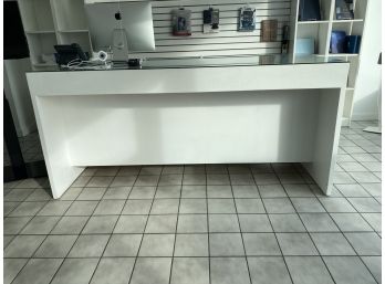 Showroom White Wood Long Counter With Glass Top