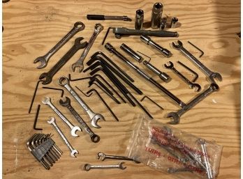 Group Lot Of Miscellaneous Allen Keys And Open-end Wrenches