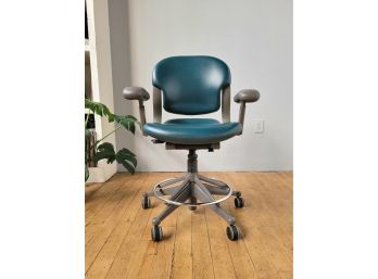 Very Solid Fully Adjustable Herman Miller Chair