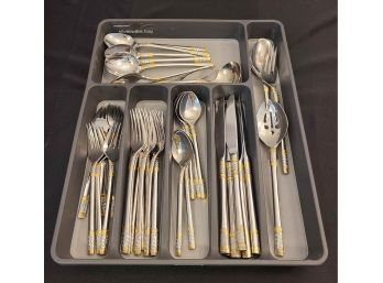 Set Of Wallace Silversmiths 18/8 Silverware In A Silverware Drawer Tray