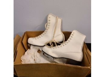 Vintage Women's Ice Skates, Size 6?