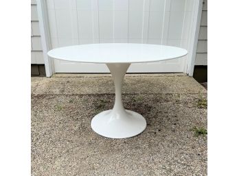 A White Saranin Style Tulip Table - Great Condition