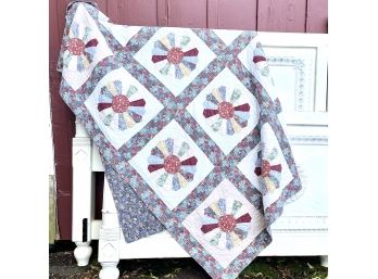 A Vintage Handmade Quilt - 88x70 - Very Good Condition
