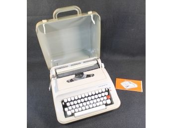 Vintage Underwood 319 Manual Typewriter In Case