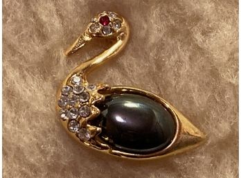Vintage Gold Tone Jelly Belly Swan Rhinestones And Red Eye Pin