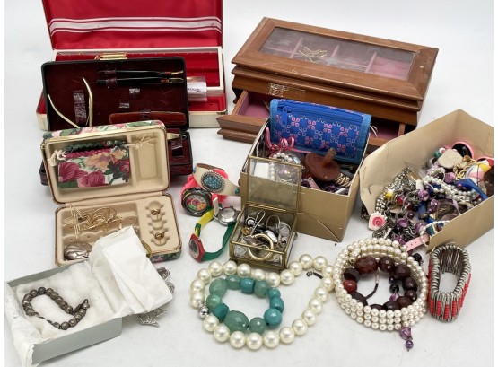Vintage Ladies' Vanity Top - Jewelry, Boxes And More!