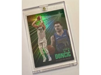 Luka Doncic '20-21 Panini-Chronicles Essentials Green Parallel