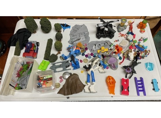 Large Lot Of Action Hero & Alien Figures & Lots Of Toy Accessories ***plus Useful Plastic Storage Canisters