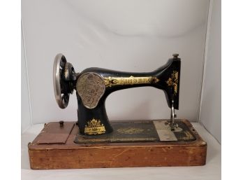 Antique ( 1917) Singer Brand Sewing Machine With Wood Case - As Is For Display, Parts Or Restoration