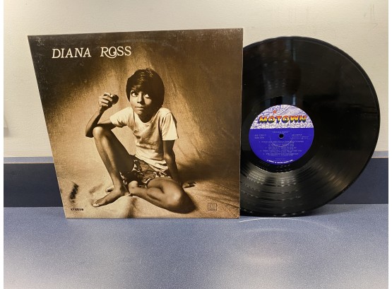 Diana Ross. Self-Titled On 1970 Motown Records Stereo. Vinyl In Original Inner Sleeve Is Near Mint.