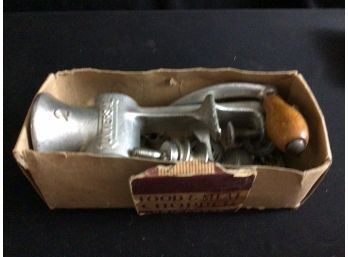Universal No. 2 Meat  Chopper Landers Frary Clark New Britain Nice Condition