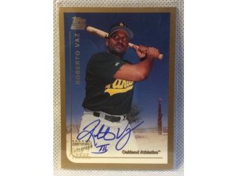 1999 Topps Traded Roberto Vaz Autographed Rookie Card