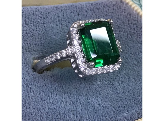 Gorgeous Sterling Silver / 925 Ring With Emerald Green Stone & White Sapphires - Nice Ring Vintage Style