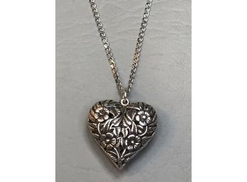 Lovely Vintage 925 / Sterling Silver Puffed Heart Pendant & 22' Necklace - Beautiful Piece - All Sterling